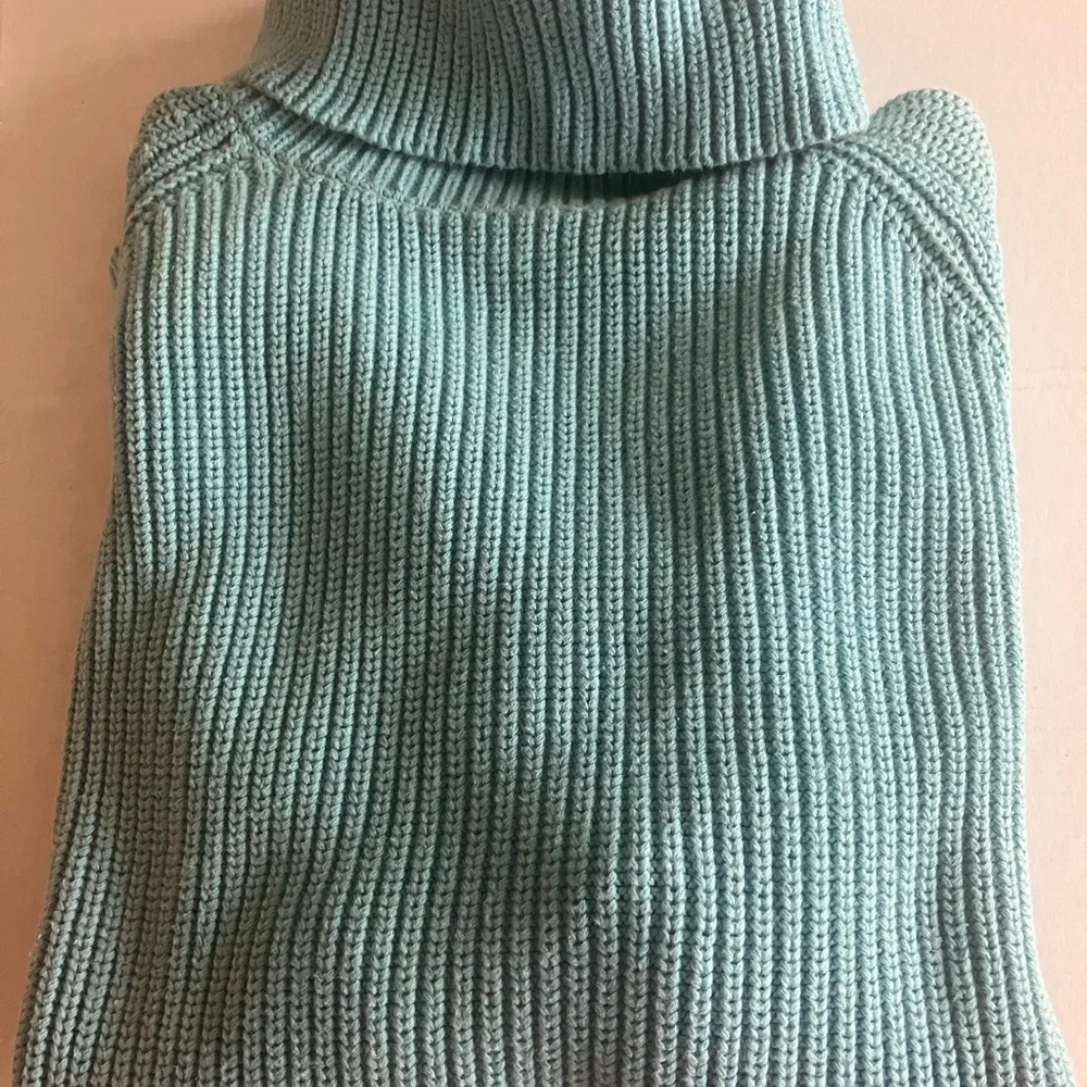 Lands End Turtleneck Sweater - Picture 5 of 5